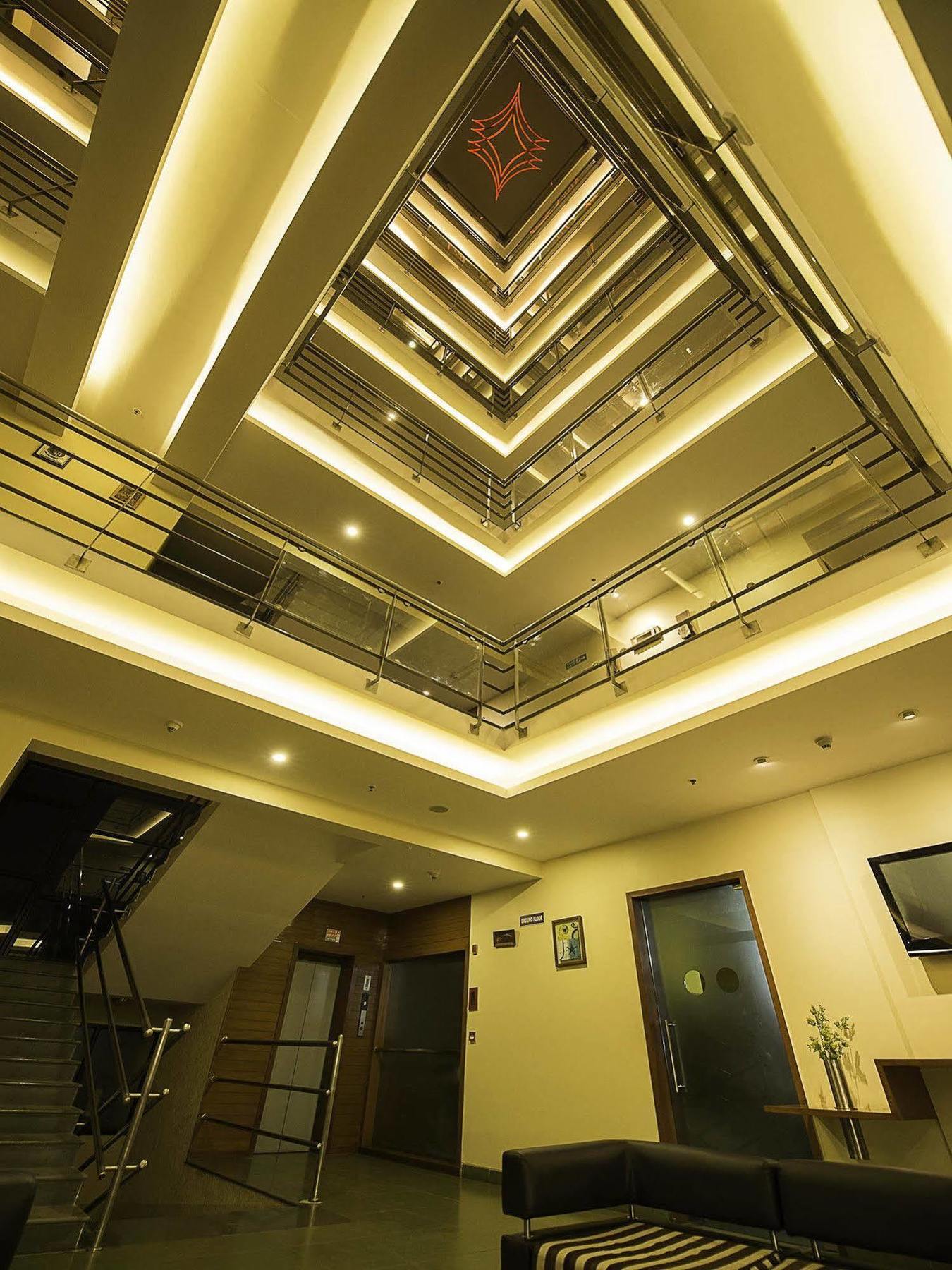 Capital O 16165 Cartier Hotel Bengaluru Kültér fotó